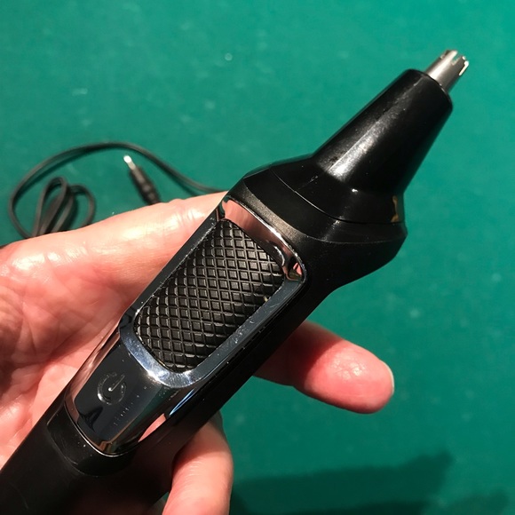 Philips Noroco Nose/Face Trimmer #MG3750 comes w/all attachments as pictured - Picture 3 of 10